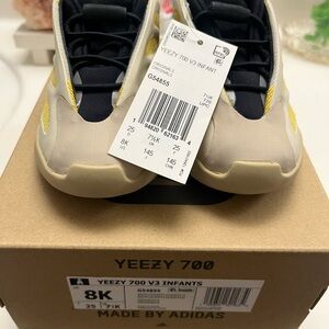 Yeezy 700 V3 Infant Safflower